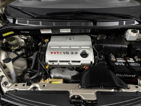 Used 2004 Toyota Sienna XLE Limited image 42
