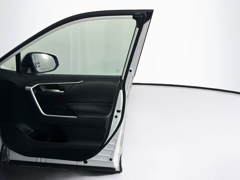Used 2022 Toyota RAV4 XLE Premium FWD image 35