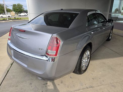 Used 2013 Chrysler 300 w/ Driver Convenience Group RWD image 6