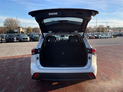 Used 2022 Toyota Highlander XLE image 29