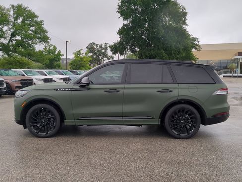 New 2026 Lincoln Aviator Reserve w/ Jet Appearance Package RWD image 6