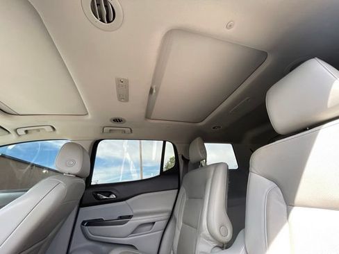 Used 2017 GMC Acadia SLT FWD image 14