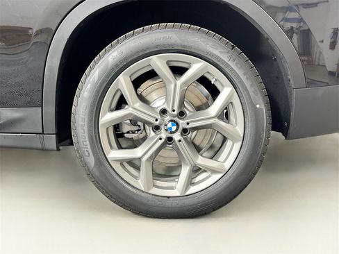 New 2025 BMW X4 xDrive30i w/ Convenience Package image 32