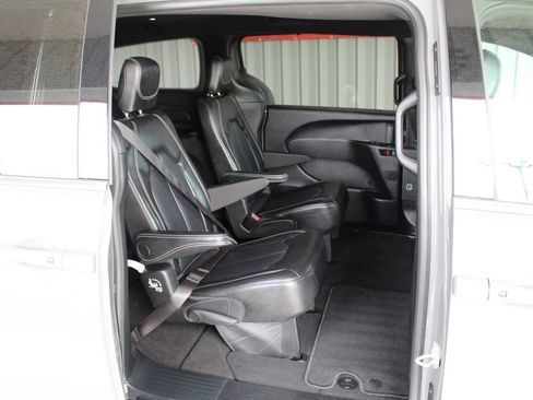 Used 2025 Chrysler Pacifica Select FWD image 24