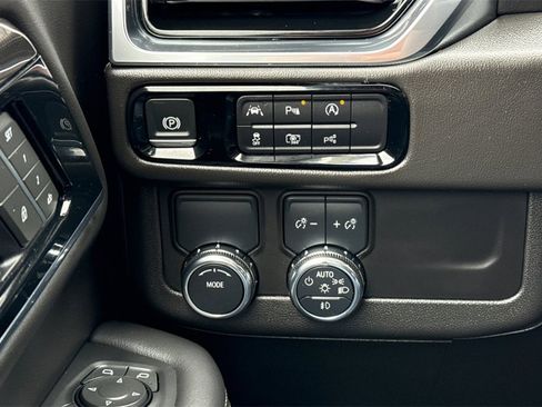 Used 2025 GMC Yukon Elevation image 38