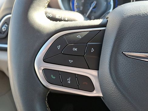 Used 2023 Chrysler Voyager LX image 21