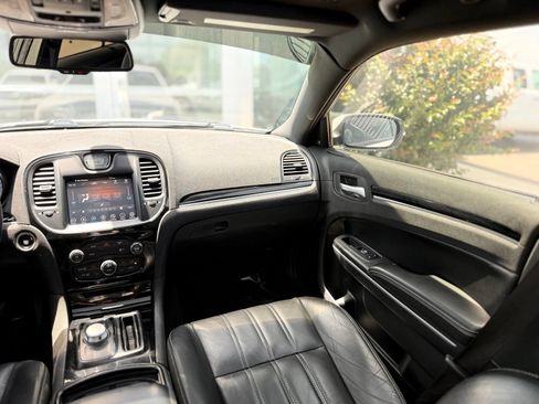 Used 2019 Chrysler 300 S w/ S Model Appearance Package RWD image 27