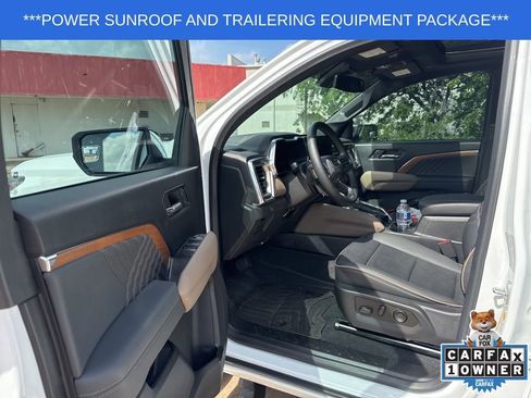 Used 2024 GMC Canyon Denali image 9