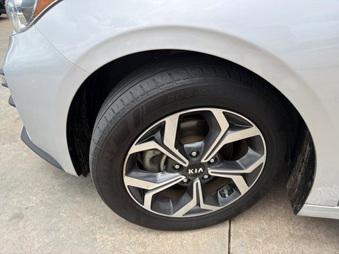 Used 2019 Kia Forte LXS FWD image 25