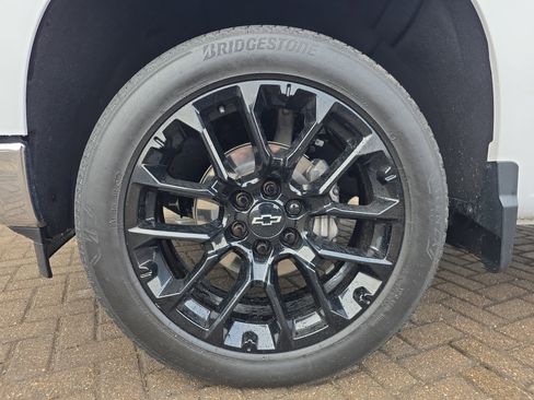 Used 2023 Chevrolet Silverado 1500 LT w/ Leather Package image 11