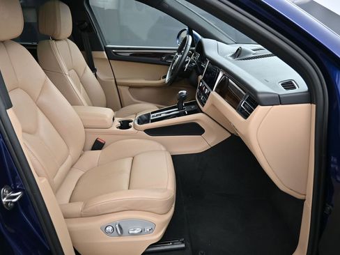 Certified 2024 Porsche Macan AWD/4WD image 28