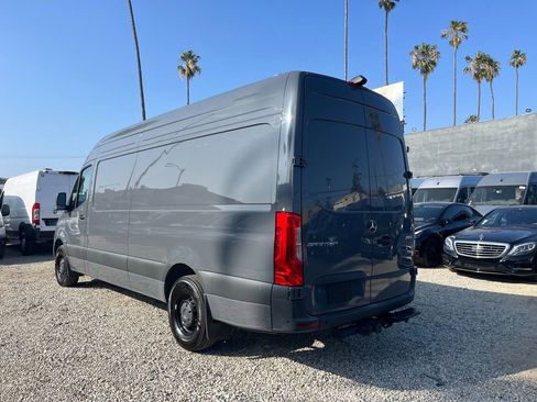Used 2024 Mercedes-Benz Sprinter 2500 image 9