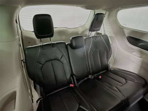 Used 2023 Chrysler Pacifica Touring-L FWD image 26