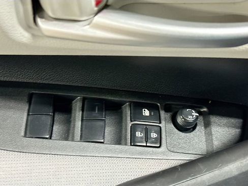 Used 2021 Toyota Corolla LE w/ Carpet Mat Package (TMS) image 17