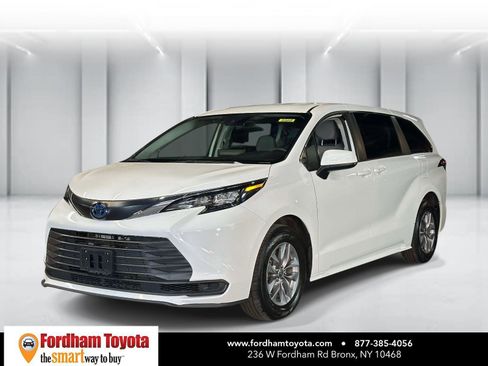 Used 2024 Toyota Sienna LE FWD image 8