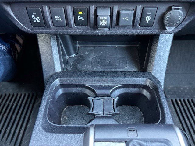 Used 2021 Toyota Tacoma Limited AWD/4WD image 18
