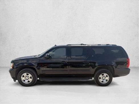 Used 2010 Chevrolet Suburban LT w/ Luxury Package RWD image 2