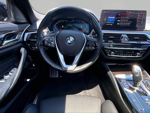Used 2022 BMW 530i w/ Premium Package RWD image 6