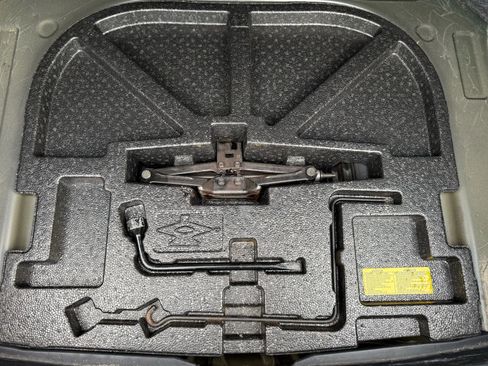 Used 2015 Toyota Camry LE FWD image 9