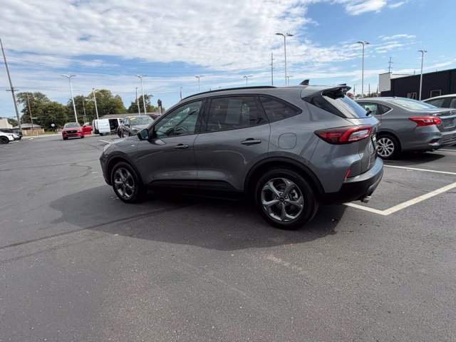 Used 2025 Ford Escape ST-Line FWD image 13