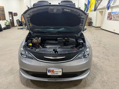 Used 2021 Chrysler Voyager L FWD image 51
