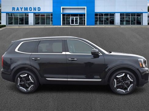 Certified 2024 Kia Telluride S w/ S Sunroof Package image 2