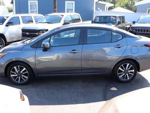 Used 2025 Nissan Versa SV FWD image 2
