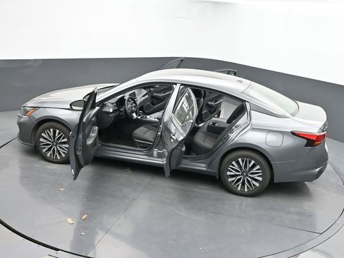 Used 2024 Nissan Altima 2.5 SV AWD/4WD image 45
