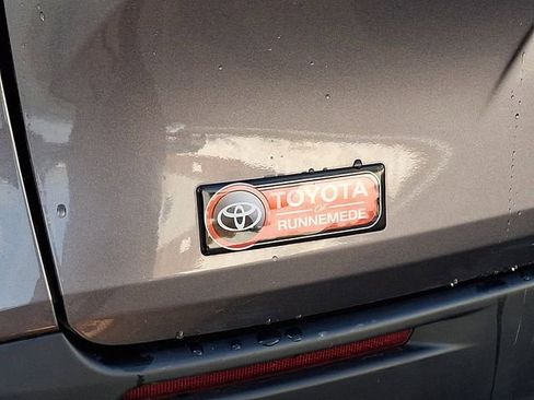 Used 2022 Toyota Sienna LE image 29