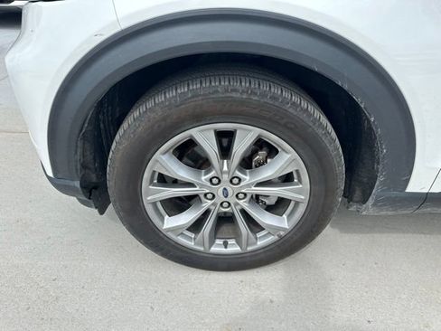 Used 2022 Ford Explorer XLT w/ Equipment Group 202A RWD image 2