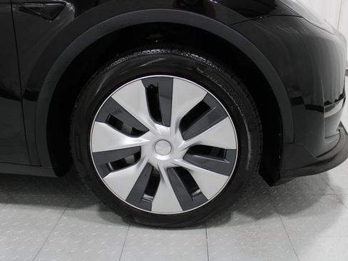 Used 2023 Tesla Model Y Long Range AWD/4WD image 5