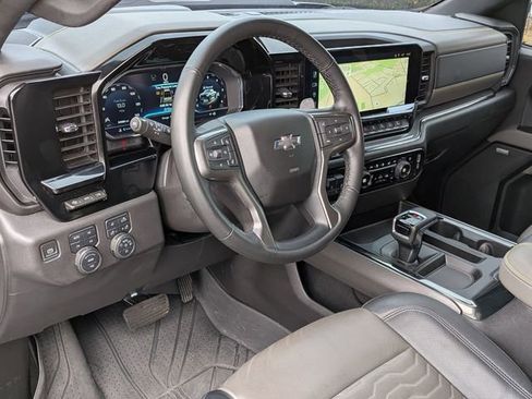 Used 2024 Chevrolet Silverado 1500 ZR2 w/ Technology Package image 18