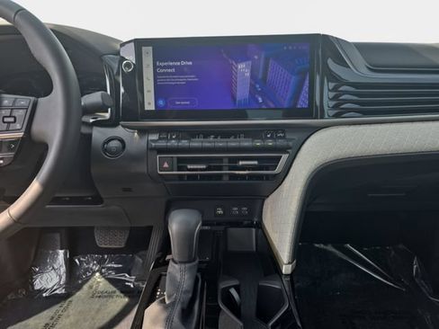 Used 2025 Toyota Camry XLE FWD image 22