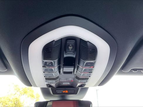 Used 2023 Porsche Macan S AWD/4WD image 32