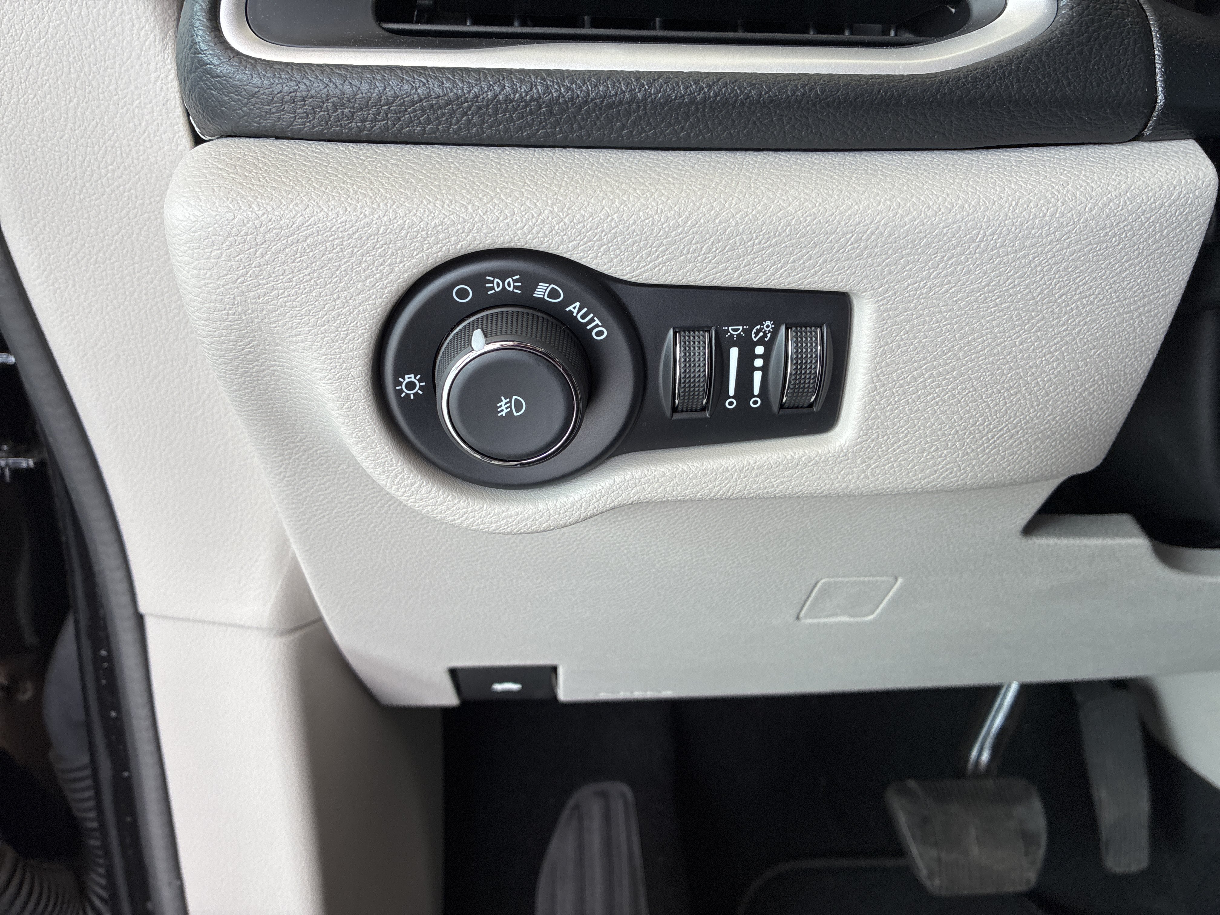 Certified 2024 Chrysler Pacifica Touring-L w/ Uconnect Theater Family Group AWD/4WD image 25