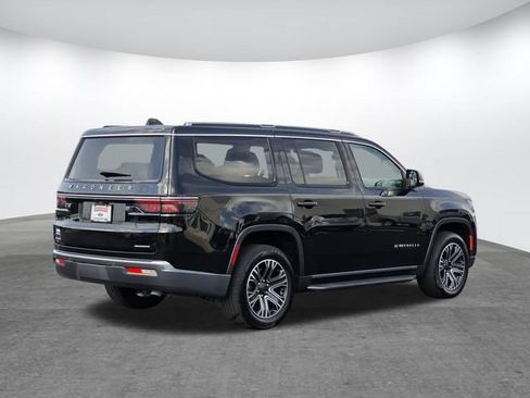 Used 2022 Jeep Wagoneer Series III AWD/4WD image 4