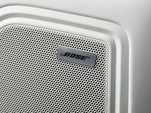 Certified 2024 Porsche Macan image 7