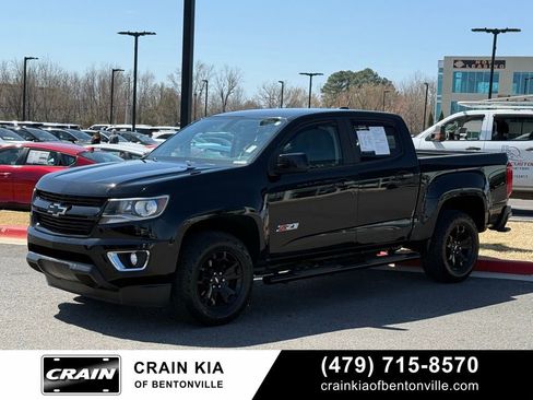 Used 2017 Chevrolet Colorado Z71 w/ Z71 Midnight Edition image 3