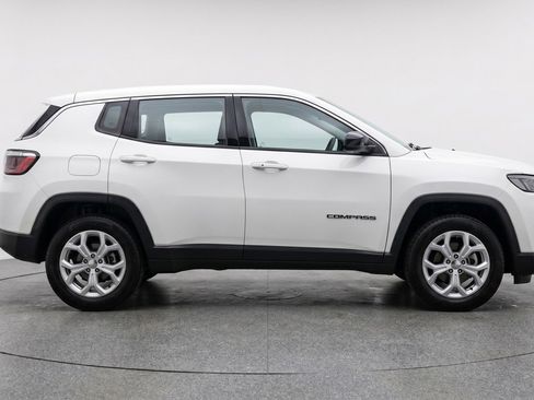 Used 2025 Jeep Compass Latitude AWD/4WD image 11