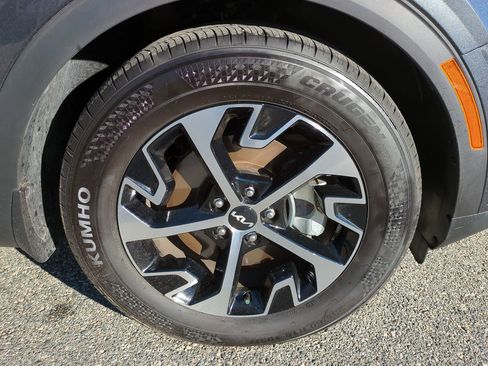 Used 2023 Kia Sportage EX image 11