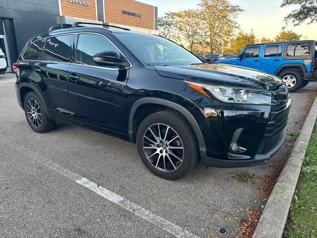 Used 2017 Toyota Highlander SE FWD image 8