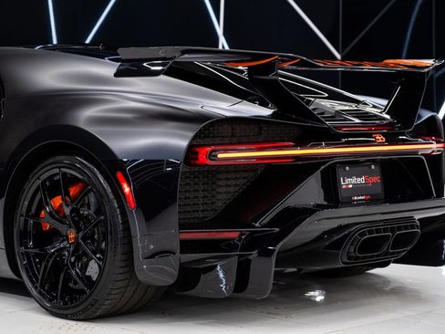 Used 2023 Bugatti Chiron Pur Sport AWD/4WD image 17
