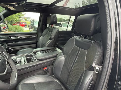 Used 2024 Jeep Wagoneer L 2WD w/ Premium Group I image 16