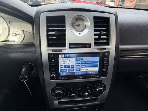 Used 2010 Chrysler 300 S image 12