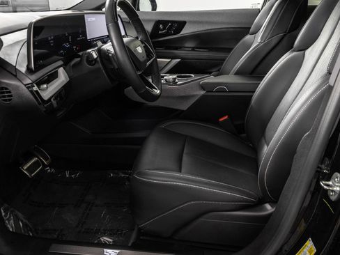 Used 2025 Cadillac Optiq Luxury 2 w/ LPO, Floor Liner Package AWD/4WD image 7