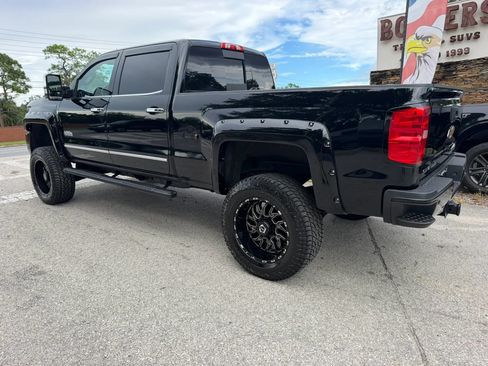 Used 2019 Chevrolet Silverado 2500 High Country w/ Duramax Plus Package AWD/4WD image 4