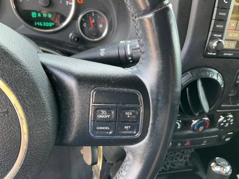 Used 2015 Jeep Wrangler Unlimited Rubicon w/ Connectivity Group AWD/4WD image 13