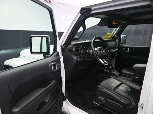 Used 2021 Jeep Gladiator Overland AWD/4WD image 12