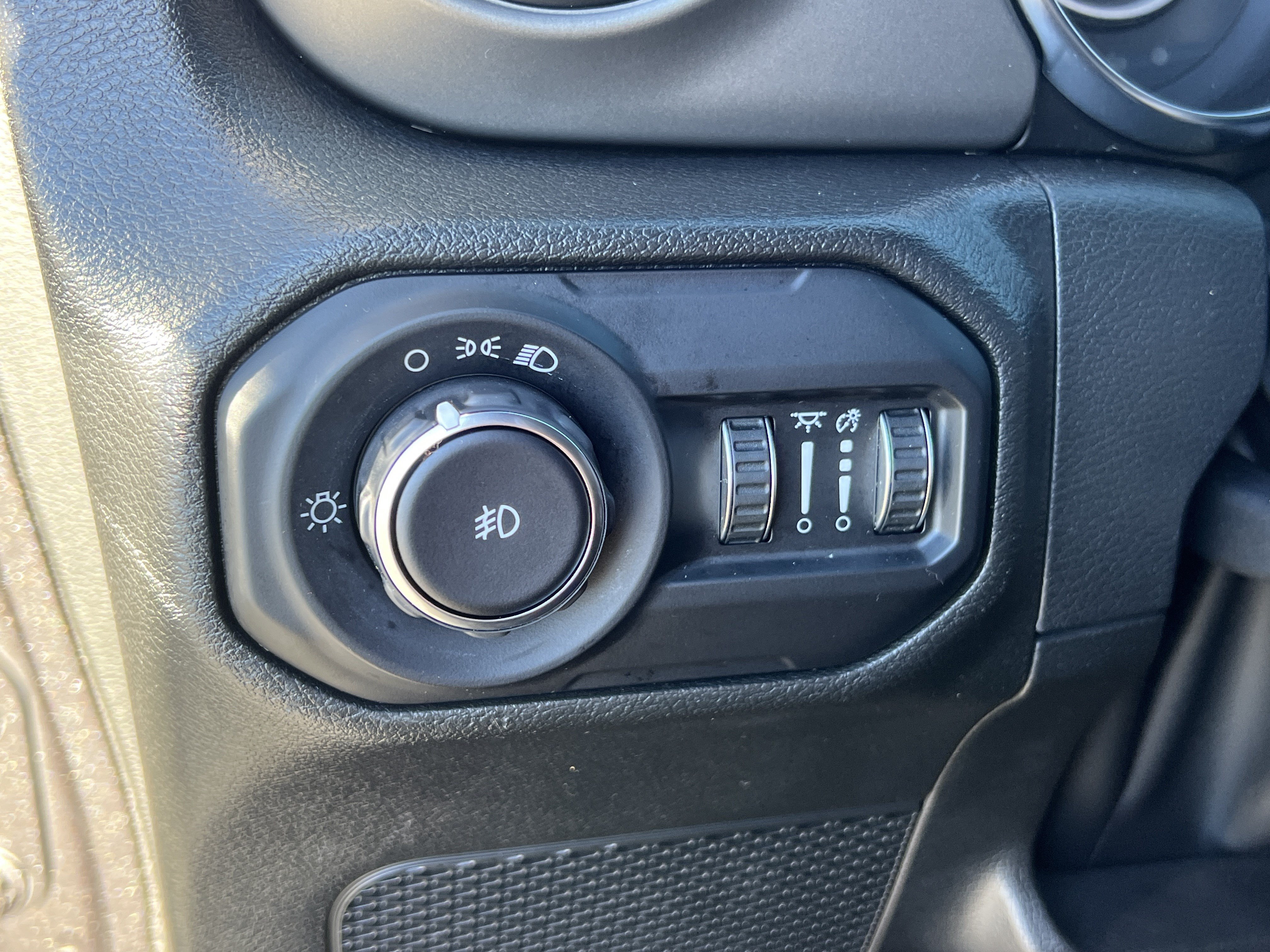 Used 2022 Jeep Wrangler Sport AWD/4WD image 29