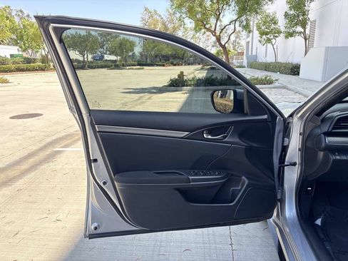Used 2018 Honda Civic Sport image 16